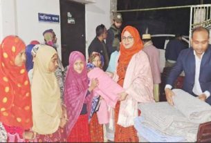 মতলব দেিণ কম্বল নিয়ে ছিন্নমূল মানুষের পাশে ইউএনও