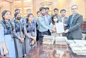 জেলা স্কাউট সংস্কারের জন্য ডিসি’র কাছে প্রস্তাবিত সংস্কারপত্র প্রদান