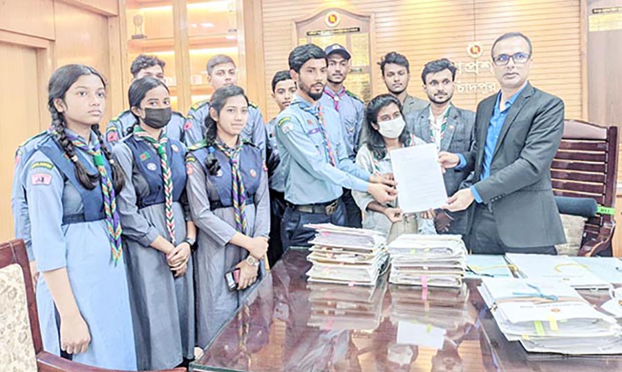 জেলা স্কাউট সংস্কারের জন্য ডিসি’র কাছে প্রস্তাবিত সংস্কারপত্র প্রদান