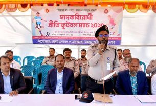 চাঁদপুরে মাদকবিরোধী প্রীতি ফুটবল টুর্নামেন্টের আয়োজন। ‘জীবনকে ভালোবাসি, মাদক ছেড়ে খেলতে আসি’—এই স্লোগানকে সামনে রেখে চাঁদপুর জেলা প্রশাসন ও মাদকদ্রব্য নিয়ন্ত্রণ অধিদপ্তরের উদ্যোগে একটি প্রীতি ফুটবল ম্যাচ অনুষ্ঠিত হয়েছে। সোমবার (১৭ ফেব্রুয়ারি) বিকেলে চাঁদপুর টেকনিক্যাল হাই স্কুল মাঠে আয়োজিত এই ম্যাচের উদ্বোধন করেন চাঁদপুর জেলা মাদকদ্রব্য নিয়ন্ত্রণ অধিদপ্তরের উপপরিচালক মোহাম্মদ মুস্তাফিজুর রহমান।