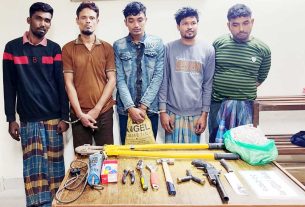 চাঁদপুর উপজেলায় যৌথ বাহিনীর অভিযানে অস্ত্রসহ পাঁচজন আটক