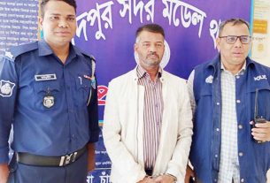 চাঁদপুরে ১২ বছরের সাজাপ্রাপ্ত আসামি গ্রেপ্তার। চাঁদপুর সদর উপজেলার রামপুর ইউনিয়ন থেকে দুটি মামলায় মোট ১২ বছরের সাজাপ্রাপ্ত আসামি আফতাব আহমেদ (৪৫) কে গ্রেপ্তার করেছে যৌথ বাহিনী। মঙ্গলবার (১১ ফেব্রুয়ারি) দুপুর ১২টা ৩০ মিনিটের দিকে নিজ এলাকায় অভিযান চালিয়ে তাকে আটক করা হয়।
