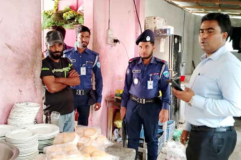 চাঁদপুরে ভোক্তা অধিকার সংরক্ষণ অভিযানে ৪ প্রতিষ্ঠানকে জরিমানা