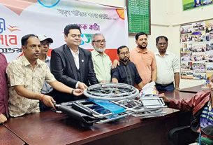 ফরিদগঞ্জে যুগান্তরের রজত জয়ন্তীতে হুইলচেয়ার বিতরণ ও কেক কাটা