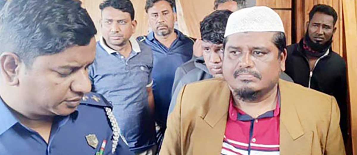 মতলবে ডিবি পরিচয়ে ডাকাতির চেষ্টা, আটক ৩