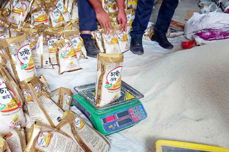 চাঁদপুরে অবৈধ চাল প্রক্রিয়াকরণ, ব্যবসায়ীকে এক লাখ টাকা জরিমানা