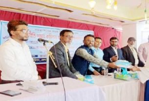  হাজীগঞ্জে দুর্নীতি প্রতিরোধ কমিটির উদ্যোগে শিক্ষা উপকরণ বিতরণ