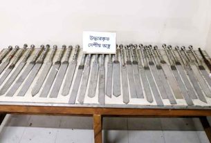 চাঁদপুর শহরে যৌথ বাহিনীর সফল অভিযানে দেশীয় অস্ত্রের গোপন মজুদ উদ্ধার