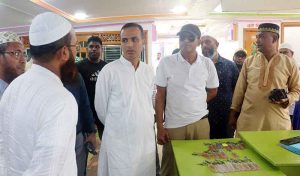 যাত্রীসেবা নিশ্চিতে চাঁদপুর লঞ্চঘাটে জেলা প্রশাসকের আকস্মিক পরিদর্শন