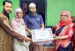 জুলাই গণঅভ্যুত্থানে আহতদের পাশে চাঁদপুরের জেলা প্রশাসক