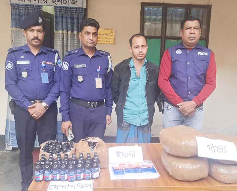 ফরিদগঞ্জে যৌথ অভিযানে শীর্ষ মাদক কারবারি গ্রেফতার