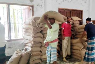 মতলব উত্তরে জহিরাবাদে জেলেদের চাল বিতরণে অনিয়মের অভিযোগ