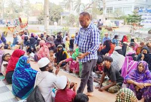 চাঁদপুরে সুবিধাবঞ্চিতদের সঙ্গে ইফতার করেছেন  জুয়েল