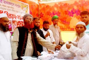 কচুয়ায় পাঁচধারা মানবকল্যাণ সংগঠনের উদ্যোগে ইফতার সামগ্রী বিতরণ