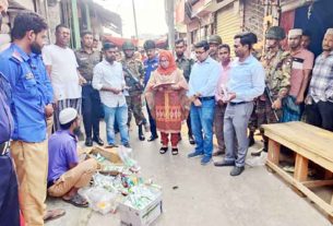 ফরিদগঞ্জে নিষিদ্ধ কীটনাশক জব্দ, ব্যবসায়ীকে জরিমানা