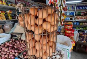 চাঁদপুরে পণ্যের মূল্য নির্ধারণ, তবে ব্যবসায়ীরা মানছেন না