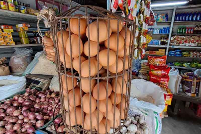 চাঁদপুরে পণ্যের মূল্য নির্ধারণ, তবে ব্যবসায়ীরা মানছেন না