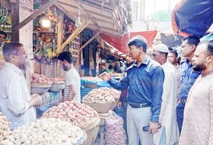 চাঁদপুরে অবৈধ মজুত ও উচ্চ মূল্যের কারণে ৬ ব্যবসায়িক প্রতিষ্ঠানকে জরিমানা