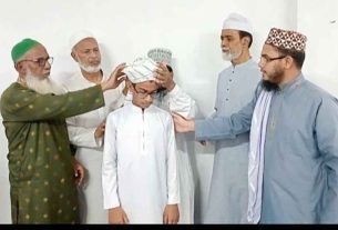 হাফিজিয়া মাদ্রাসার পাগড়ী প্রদান
