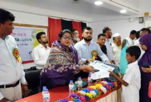 শাহরাস্তিতে কৃতি শিক্ষার্থীদের মাঝে মেধাবৃত্তি ও পুরস্কার বিতরণ