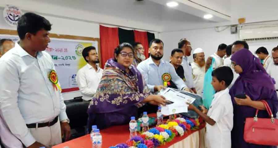 শাহরাস্তিতে কৃতি শিক্ষার্থীদের মাঝে মেধাবৃত্তি ও পুরস্কার বিতরণ