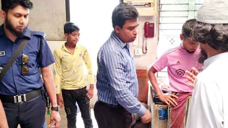 চাঁদপুর শহরে ভোক্তা অধিকার সংরক্ষণ অধিদপ্তরের অভিযানে দুই প্রতিষ্ঠানকে জরিমানা