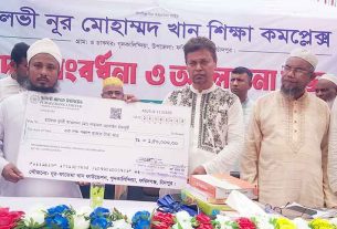 ফরিদগঞ্জে দীর্ঘদিনের সেবা শেষে সম্মাননা পেলেন ইমাম শাহাদাৎ হোসেন