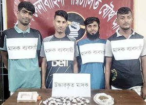 যৌথ বাহিনীর অভিযানে পুরানবাজার থেকে গাঁজাসহ চার মাদক কারবারি আটক