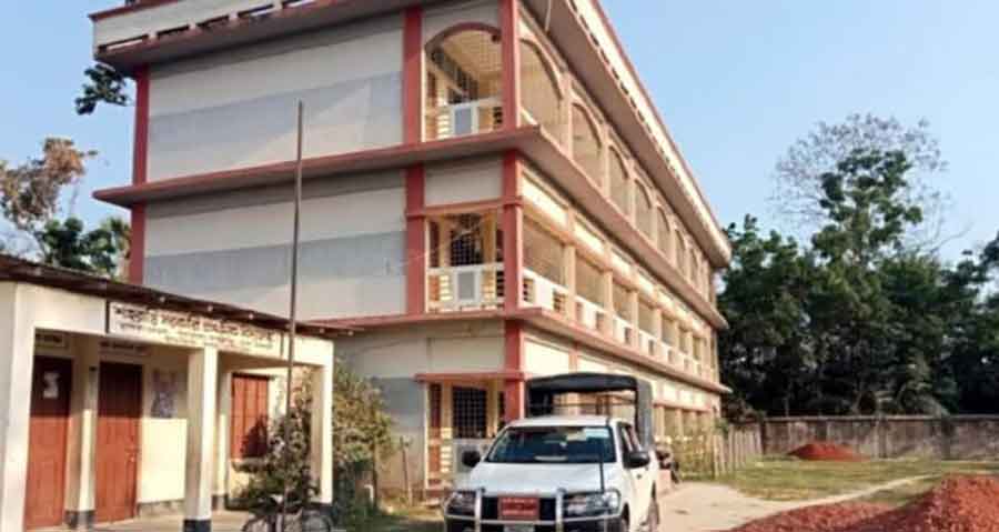 শাহরাস্তিতে বাউবি পরীক্ষা কেন্দ্রে অনিয়মের অভিযোগ, তদন্তে প্রশাসন