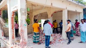 হাইমচরে ব্যবসা প্রতিষ্ঠানে সশস্ত্র হামলা, ব্যাপক লুটপাট ও ভাঙচুর 