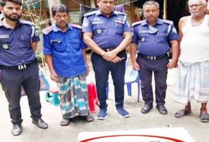 ফরিদগঞ্জে পুকুর খননের সময় পুরনো আগ্নেয়াস্ত্রের অংশ উদ্ধার