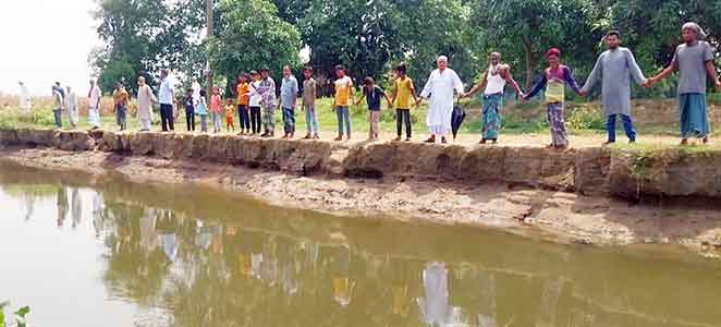 মেঘনা ধনাগোদা নদীর ভাঙনে দিশেহারা চরলক্ষীপুরের তিন হাজার মানুষ