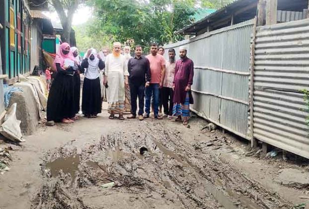 কচুয়ার রাগদৈল গ্রামের প্রধান সড়কের করুণ দশা, চরম দুর্ভোগে এলাকাবাসী