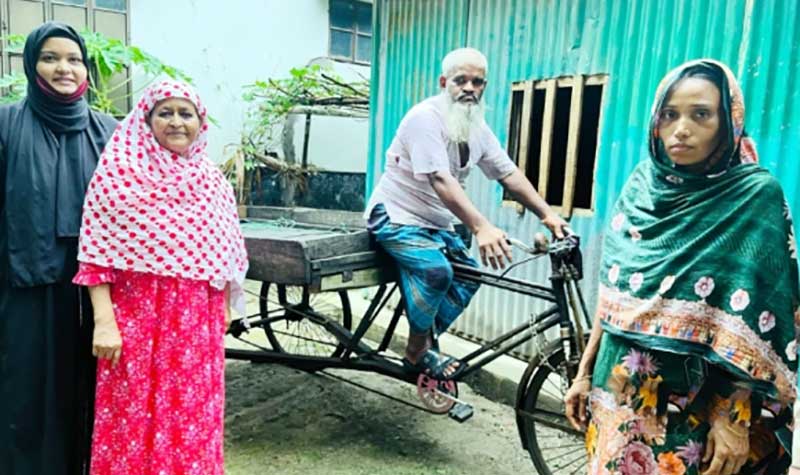 দরিদ্র চালকদের মাঝে ভ্যান বিতরণ করলো বিজয়ী