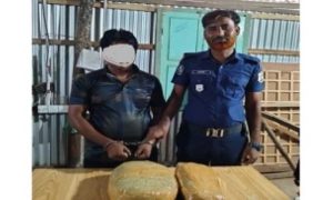 চাঁদপুর লঞ্চঘাটে নৌ পুলিশের অভিযানে ৪ কেজি গাঁজাসহ মাদক কারবারি আটক