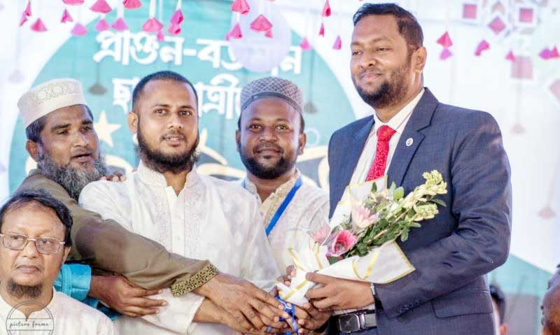 ফরিদগঞ্জে অবসরপ্রাপ্ত শিক্ষক-কর্মচারীদের বিদায় সংবর্ধনা ও ঈদ পুনর্মিলনী অনুষ্ঠিত