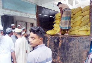 ফরিদগঞ্জে ঈদ উপলক্ষে ধর্মীয় প্রতিষ্ঠানে চামড়া সংরক্ষণে লবণ বিতরণ