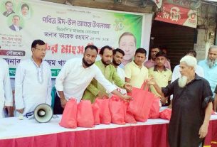 হাইমচরে ঈদ উপলক্ষে অসহায়দের মাঝে গরুর মাংস বিতরণ