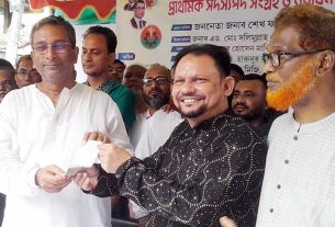 বিএনপি নেতা মাহবুবুর রহমান শাহীন প্রাথমিক সদস্য ফরম সংগ্রহ করলেন