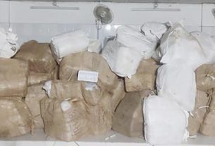 কুমিল্লায় র‍্যাবের অভিযানে ভারতীয় শাড়ি-লেহেঙ্গাসহ চোরাকারবারি আটক