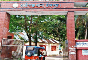 হাজীগঞ্জে মাত্র ৫০০ টাকার অভাবে কিশোরের মর্মান্তিক আত্মহত্যা