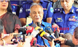 জনগণের বন্ধু হতে পারলেই পুলিশের সুনাম ফিরবে: স্বরাষ্ট্র উপদেষ্টা