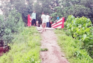 ফরিদগঞ্জে কোটি টাকার ব্রিজ অথচ নেই সংযোগ সড়ক, দুর্ভোগে এলাকাবাসী