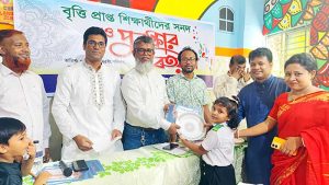 চাঁদপুর ল্যাবরেটরি স্কুলে কৃতী শিক্ষার্থীদের সংবর্ধনা ও পুরস্কার বিতরণ