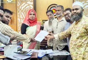 ফরিদগঞ্জে ইউএনও বরাবর শিক্ষক নেতৃবৃন্দের স্মারকলিপি প্রদান