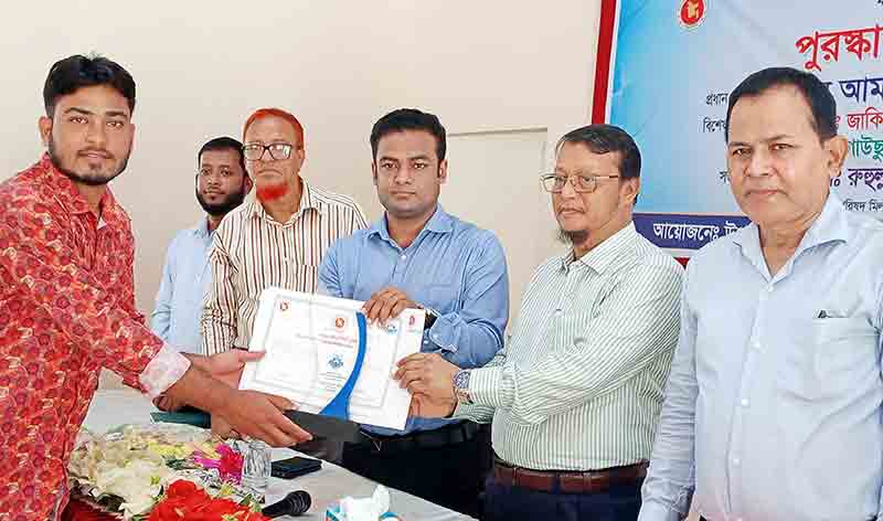 মতলব দক্ষিণে কৃতি শিক্ষার্থীদের মাঝে এসইডিপি প্রকল্পের পুরস্কার বিতরণ