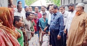 ফরিদগঞ্জে প্রতিবন্ধী ছয় সহোদরের পাশে দাঁড়ালেন সাবেক এমপি লায়ন মো: হারুনুর রশিদ