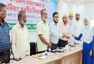 হাজীগঞ্জে এসএসসিতে প্রথম স্থান অধিকারী শেখ নুরজাহানকে সংবর্ধনা