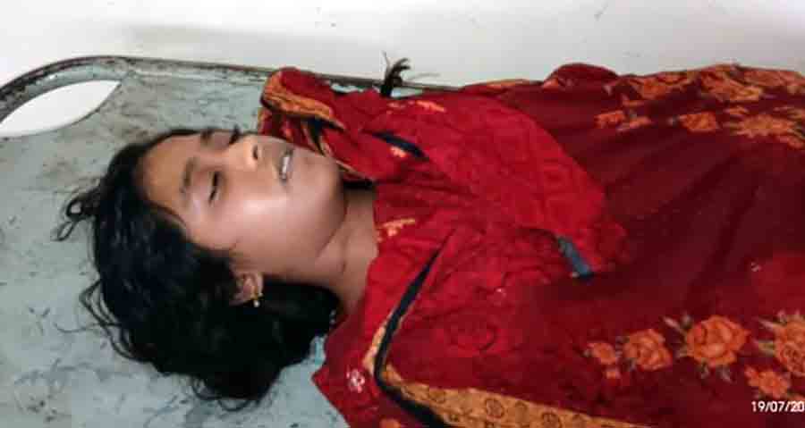 ফরিদগঞ্জে কিশোরীর রহস্যজনক মৃত্যু 