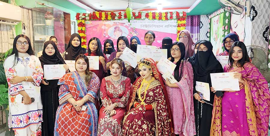 তৃণমূল নারী উদ্যোক্তা সোসাইটির ফ্রি বিউটিশিয়ান প্রশিক্ষণ সম্পন্ন